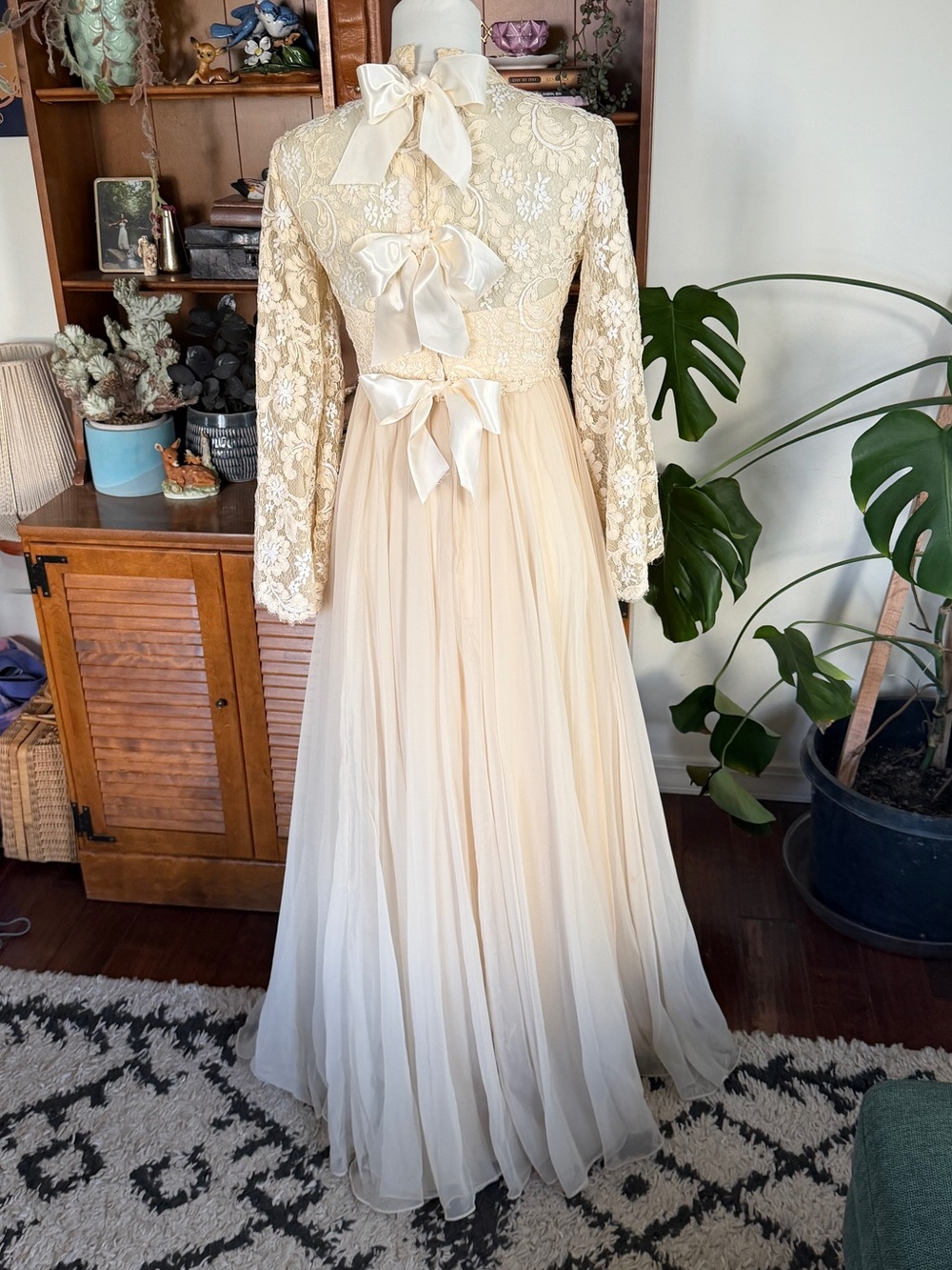 Lord & Taylor Vintage Ivory Lace Flare Chiffon Full Skirt Bow Back Wedding Gown - Picture 9 of 16